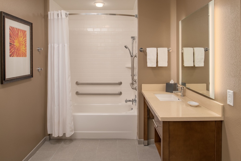 Suite, 1 Bedroom, Mobility Accessible, Kitchen (Accessible Tub) - Photo 5
