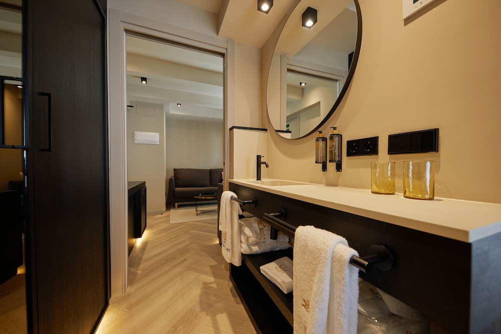 Junior Suite, Balcony, Partial Sea View