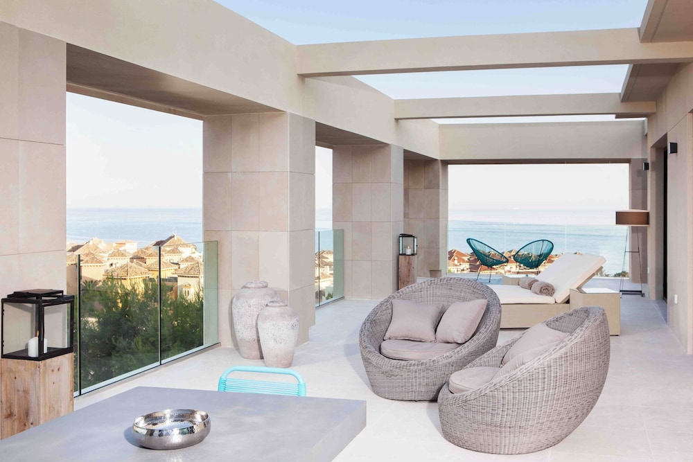 Suite, Sea View thumbnail 5