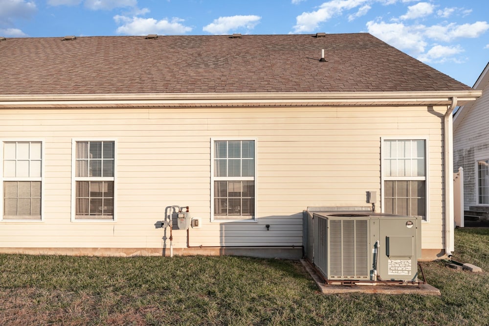 Stylish 2BR Townhome w Garage Patio Perfect for Stays or Assignments, Foto 19