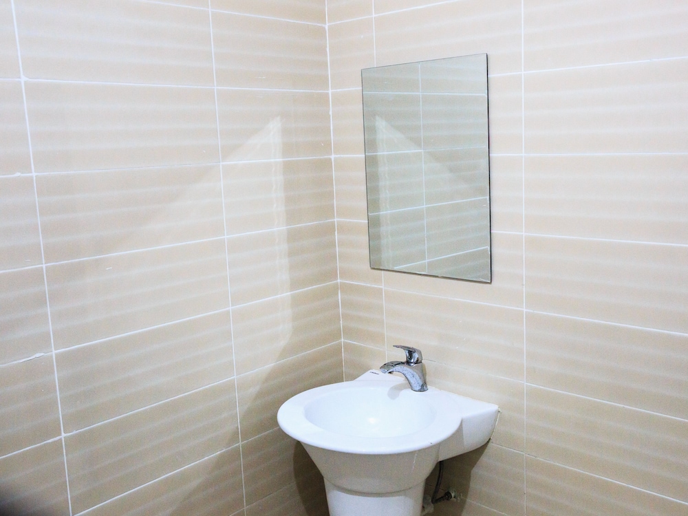 Twin Room, 2 Twin Beds, Shared Bathroom, City View photo 2