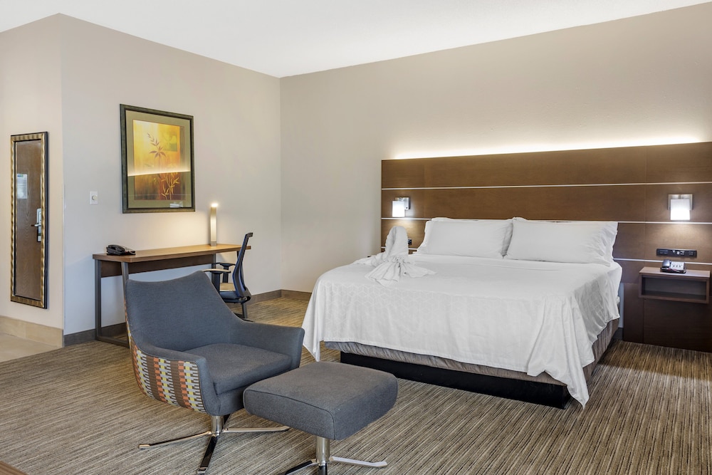 Suite, 1 King Bed, Jetted Tub - Photo 2