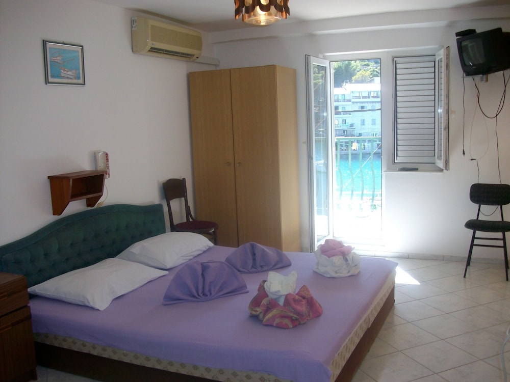 Studio (Kaleb - next to the seashore - SA2-Kl)