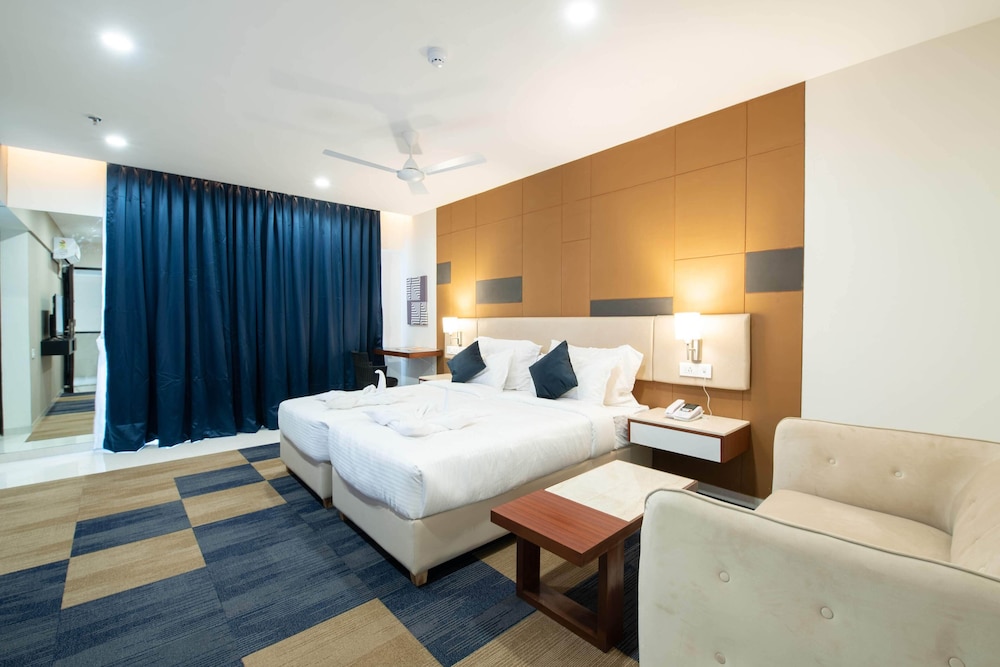 Business Suite, 2 Twin Beds, City View
