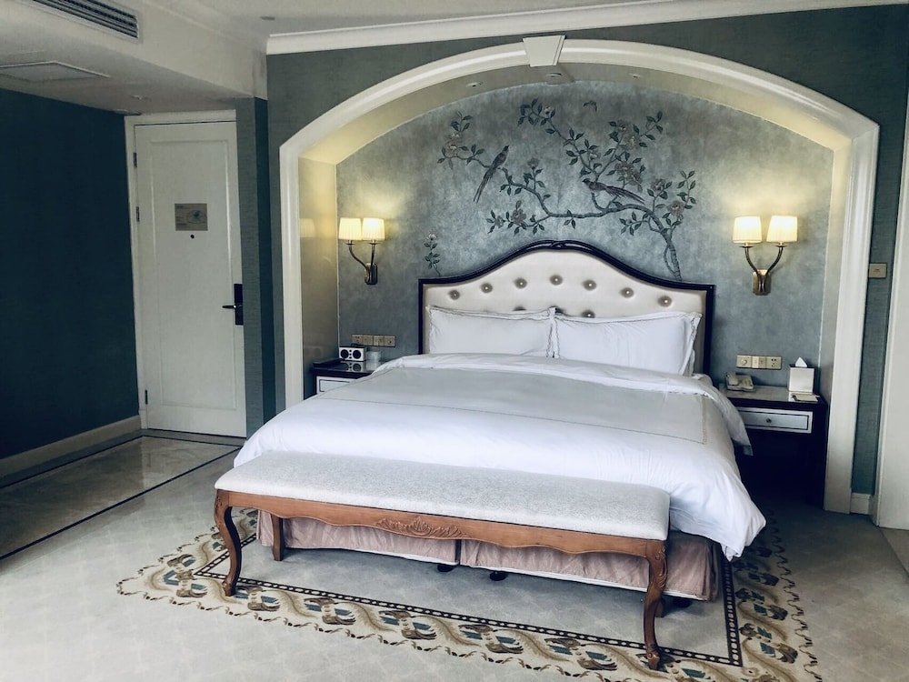 Deluxe King Room photo 3