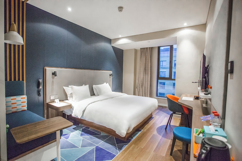 Standard Room, 1 King Bed - Photo 3