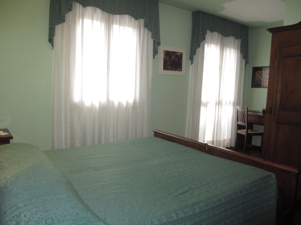 Classic Double Room Single Use, Private Bathroom photo 2