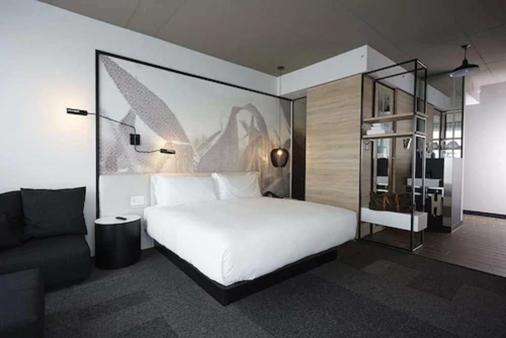 Studio Plus - 1 King Bed