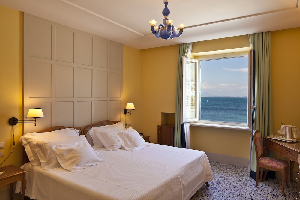 Standard Double or Twin Room, Sea View (Window) - Photo 5