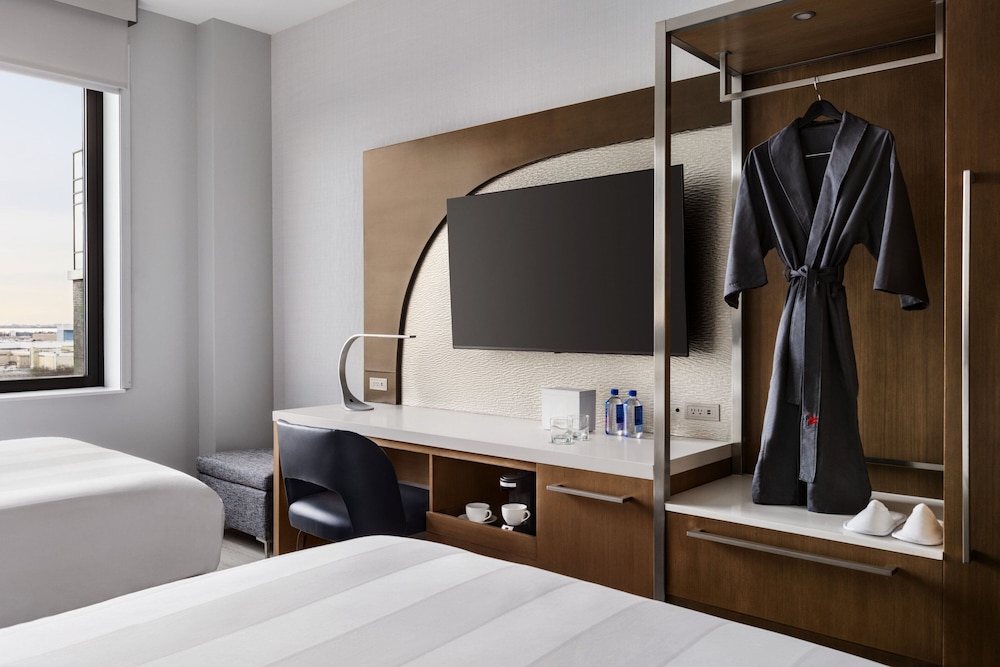 Club Room, 2 Queen Beds (Hearing Accessible) photo 1