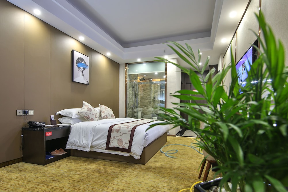 Room, 1 King Bed, Non Smoking, Mountain View - Photo 3