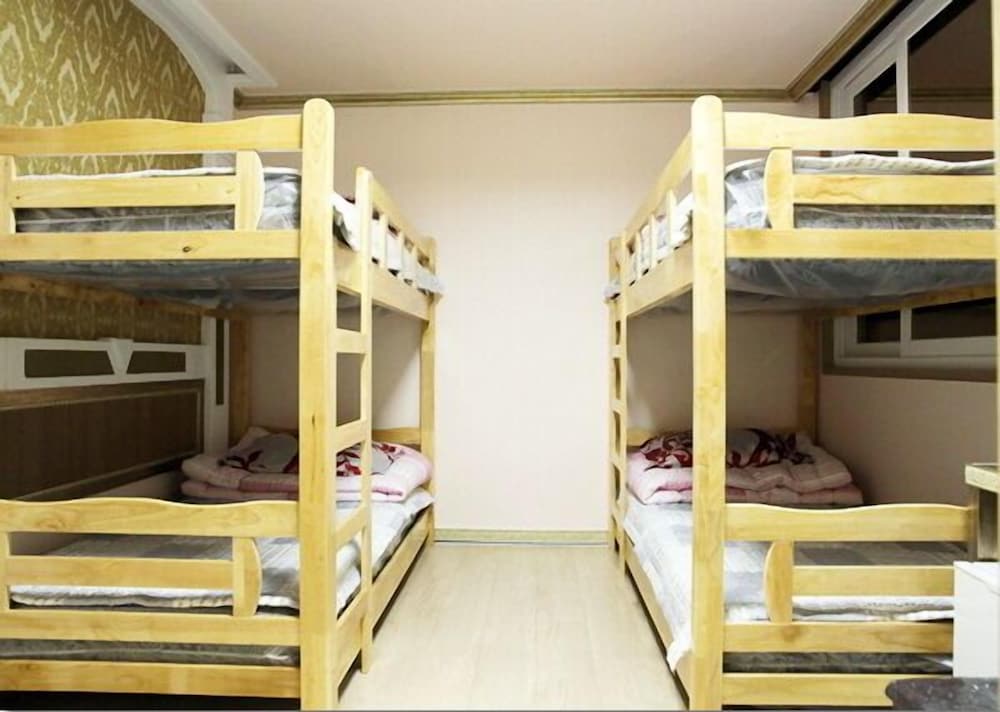 Shared Dormitory, Women only (3 bunk beds) photo 2