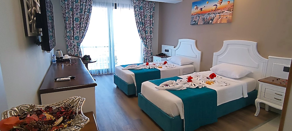 Classic Suite, Non Smoking, Sea Facing photo 1