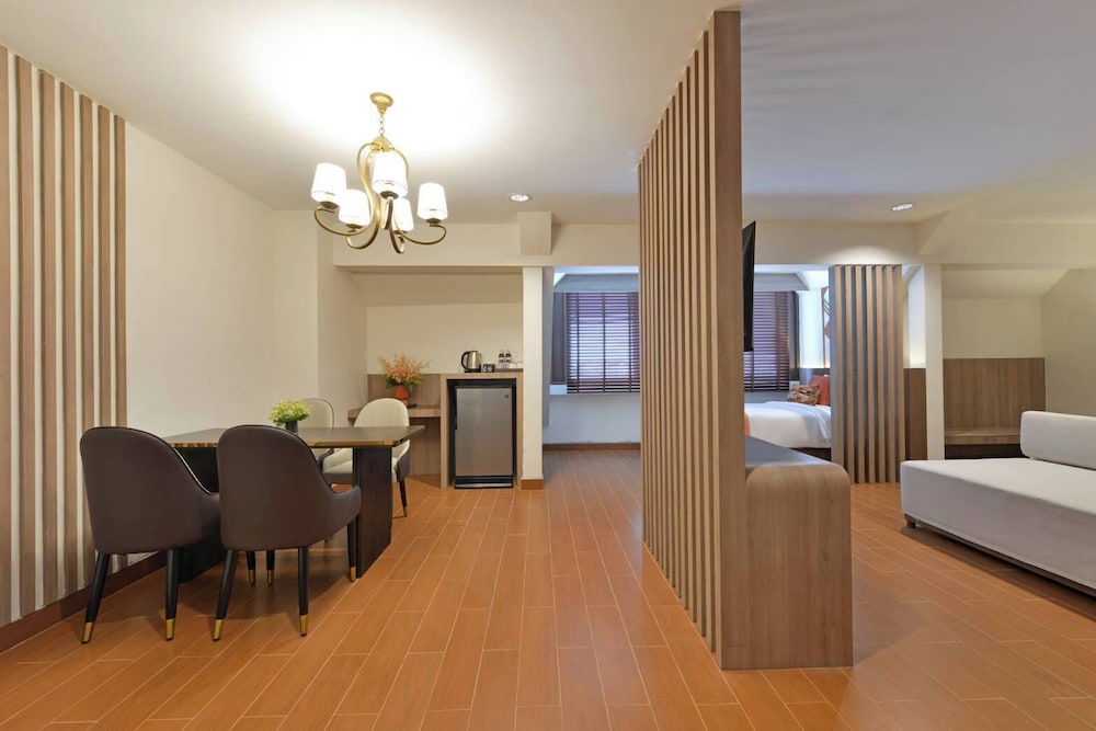 Executive Room - Photo 6