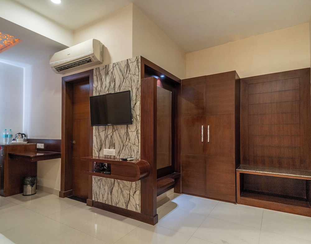 Deluxe Room - Photo 17
