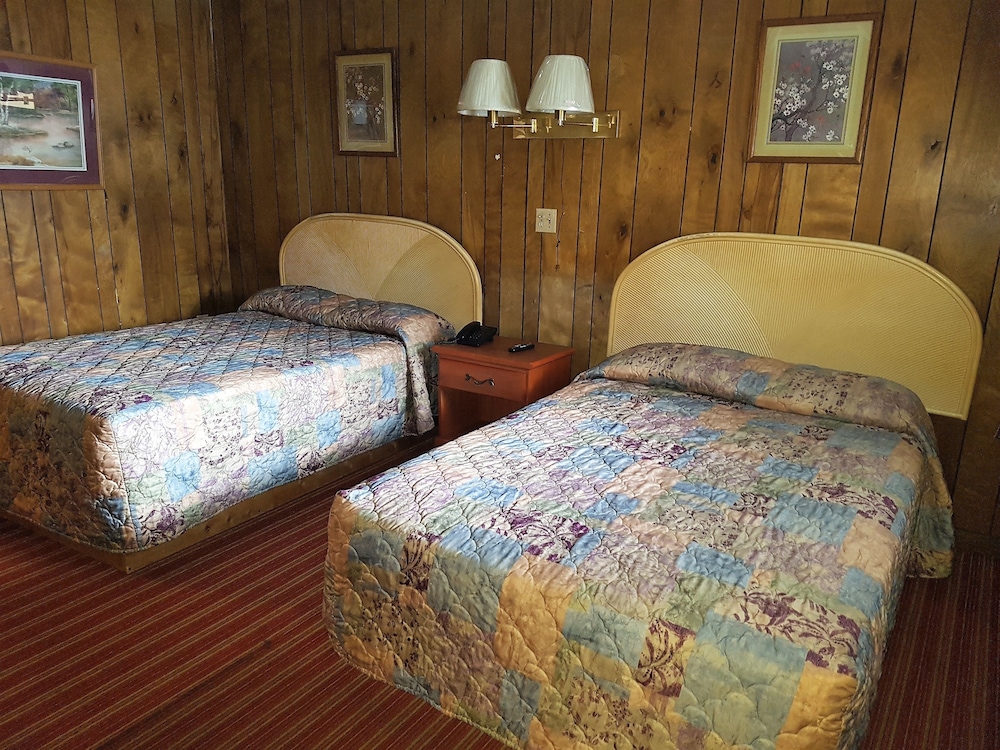 Economy Room, 2 Double Beds, Smoking photo 1