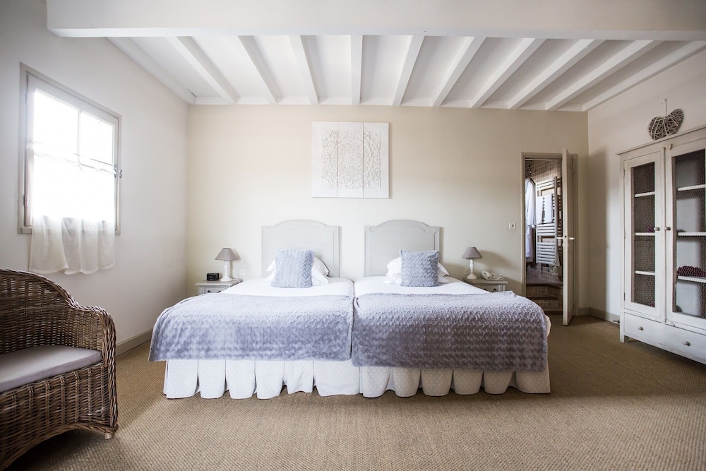Suite - Photo 3
