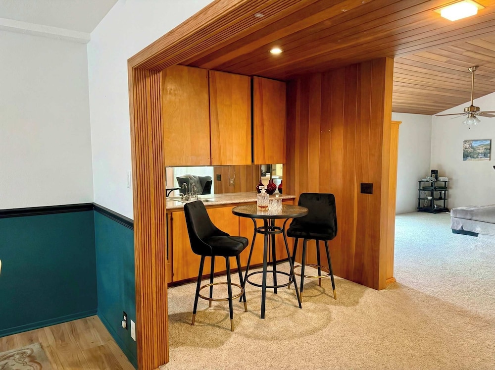 Mid-century Ojai Escape Hot Tub Serene Garden, 写真 4