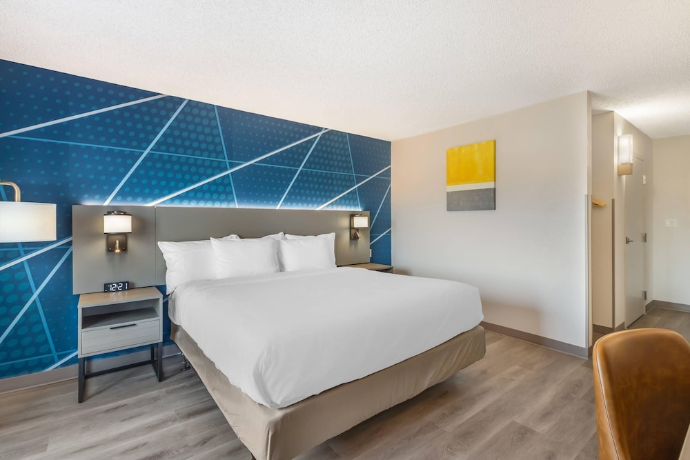 Room, 1 King Bed, Accessible, Non Smoking - Photo 3