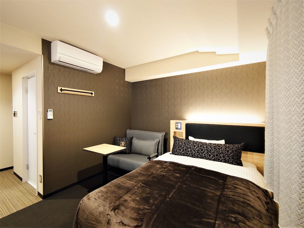 Premium Single Room, 1 Double Bed, Non Smoking (with Sofa) - Photo 1