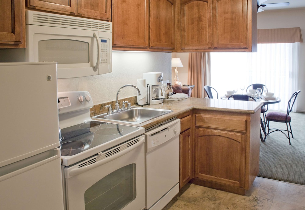 2 BEDROOM 1 KING 2 DOUBLES SUITE WITH BALCONY - Photo 6