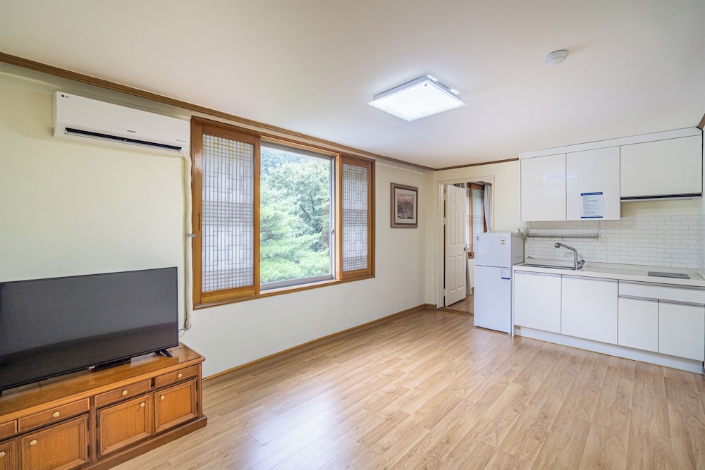 P03) Pension Room for 6 people (Kitchenette) photo 1