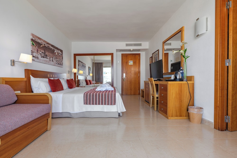Superior Double Room, Balcony, Sea View (2 Adults + 1 Child) - Photo 5