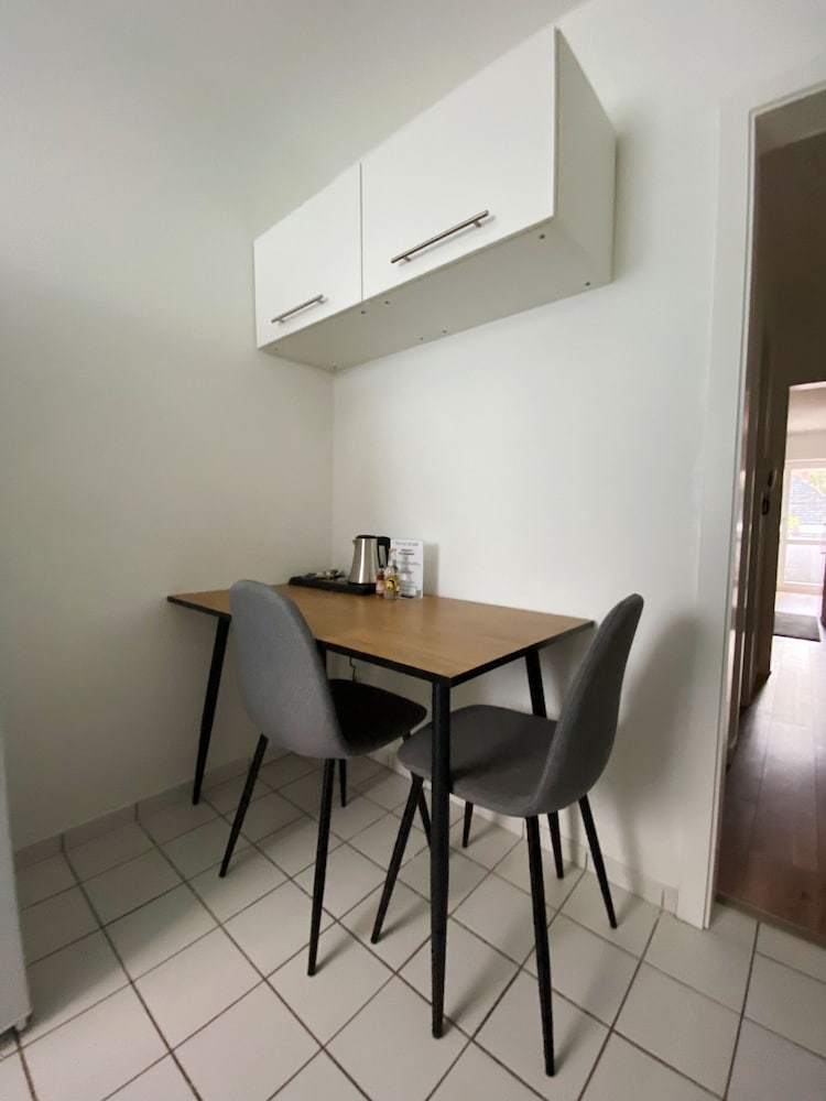 Deluxe Studio, 2 Twin Beds, Balcony photo 2