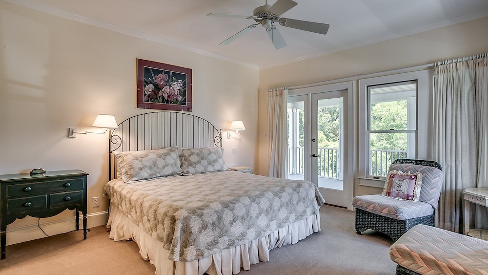 House, 6 Bedrooms photo 2