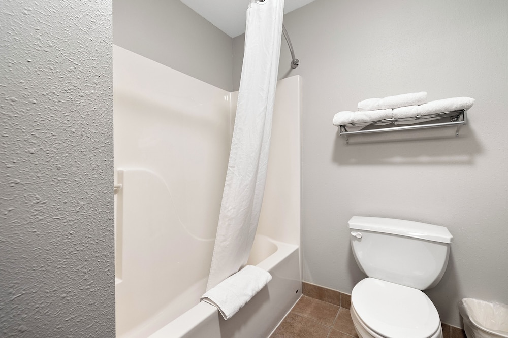 Deluxe Room, 1 King Bed (Executive King) - Photo 12