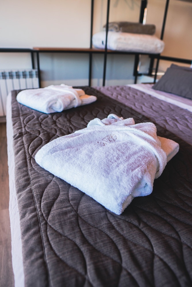 Luxury Cabin, Jetted Tub, Vineyard View (Tramonto) photo 1