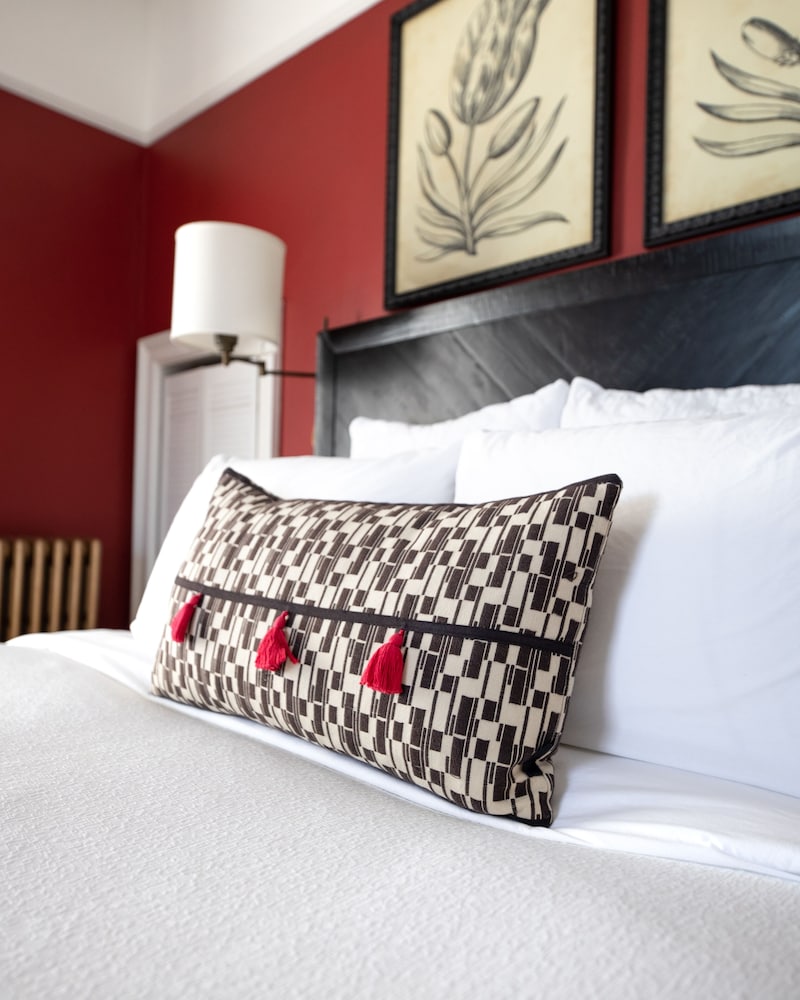 Deluxe Double Room, 1 Queen Bed, Non Smoking (2) photo 2