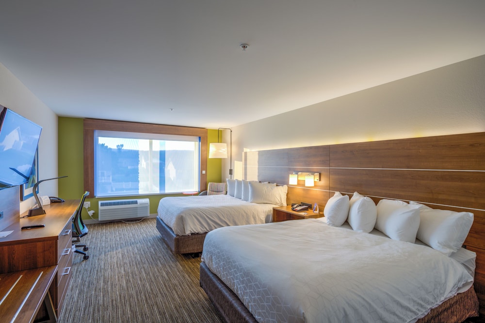 Standard Room, 2 Queen Beds photo 1