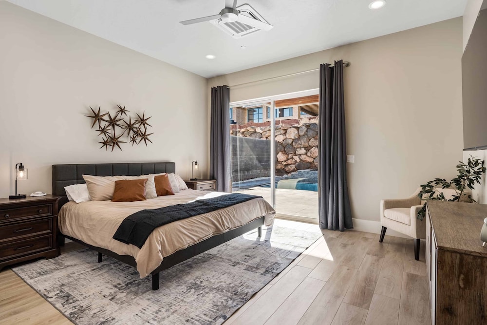 House, 6 Bedrooms
