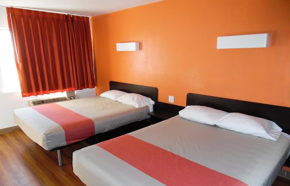Deluxe Room, 2 Double Beds, Non Smoking, Refrigerator & Microwave - Photo 4