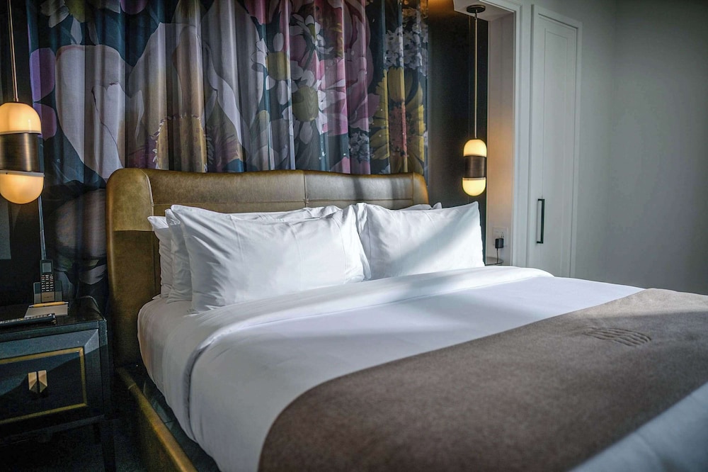Suite, 1 King Bed (Colby)