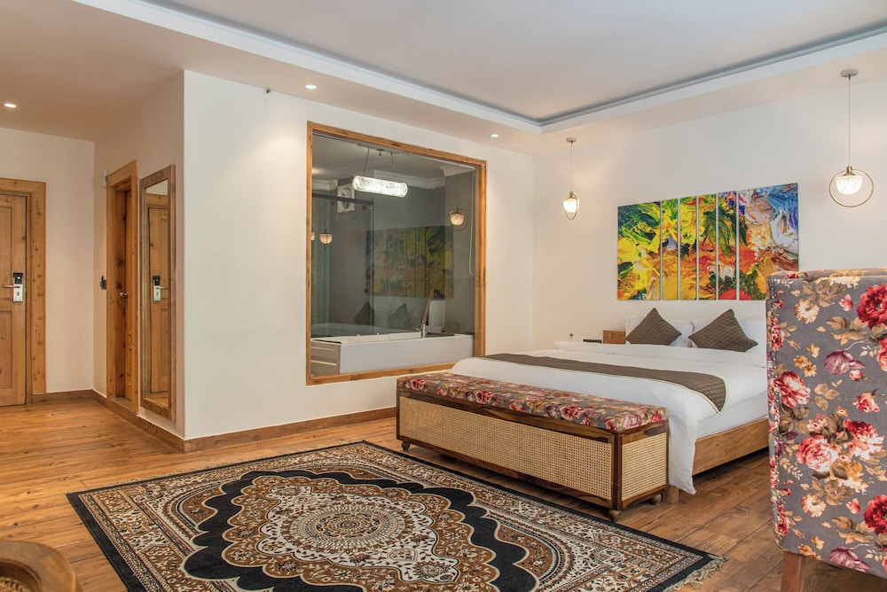 Premium Room, Bathtub, River View