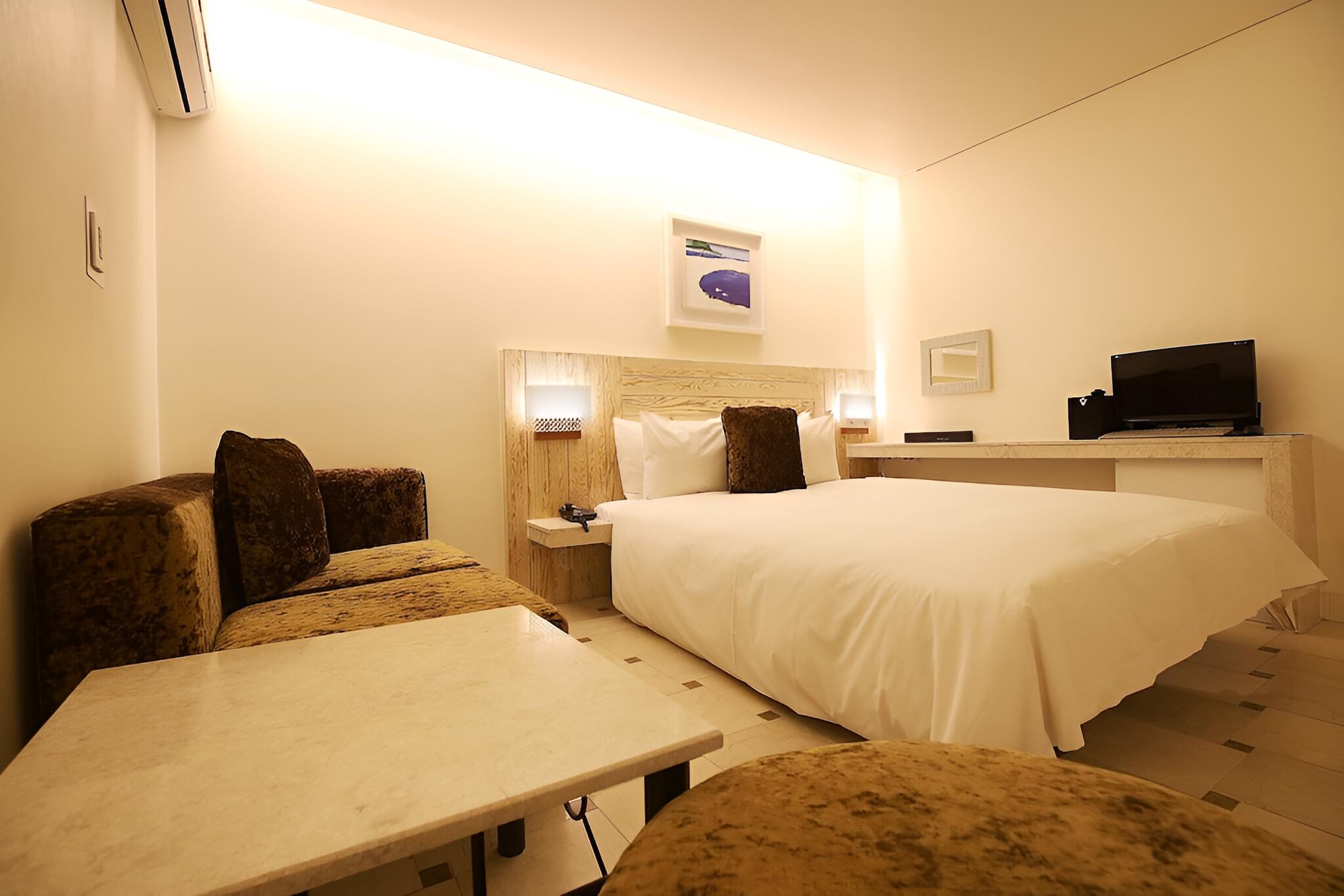 Room (Royal Premium A (Netflix Disney+ YouT) photo 1