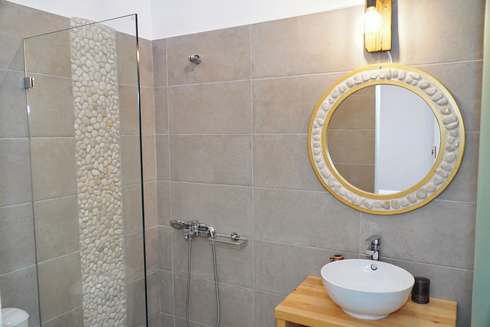 Executive Double Room (Semi Basement) photo 3