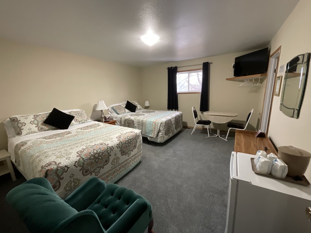 Family Double Room, 2 Queen Beds photo 1