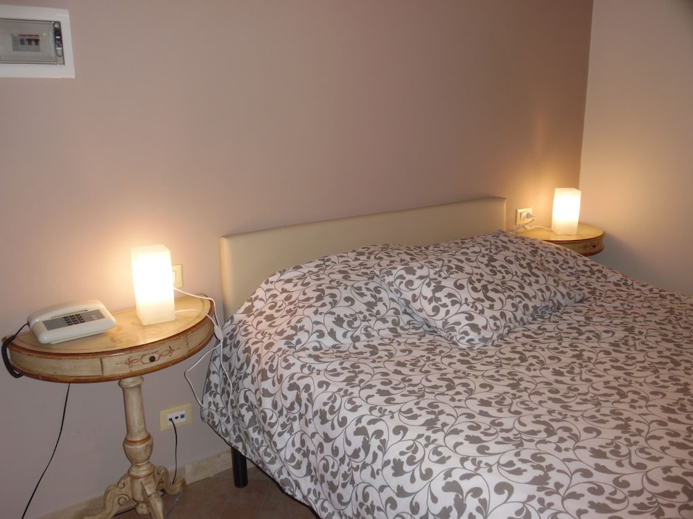 Basic Double Room photo 2