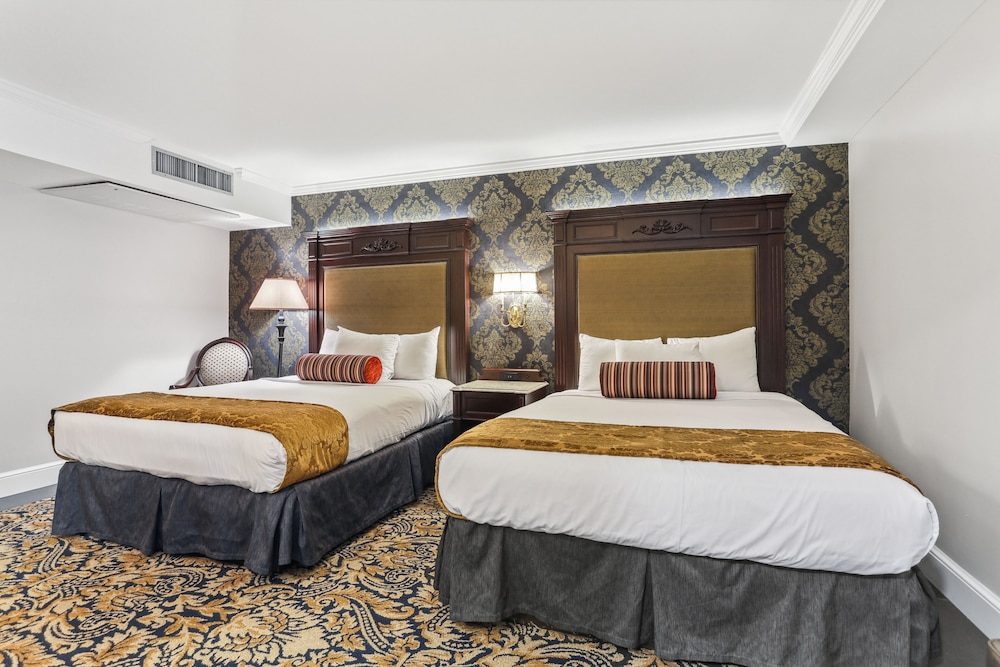 Room, 2 Queen Beds (Windowless) - Photo 4