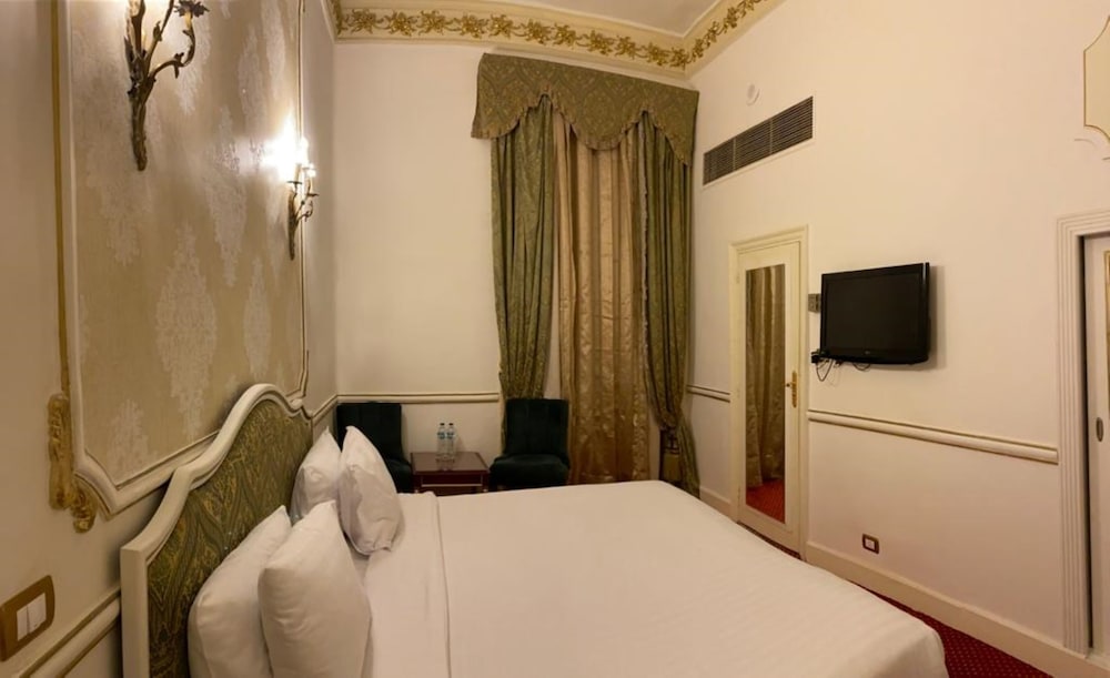 Golden Classic Room City View - Photo 7
