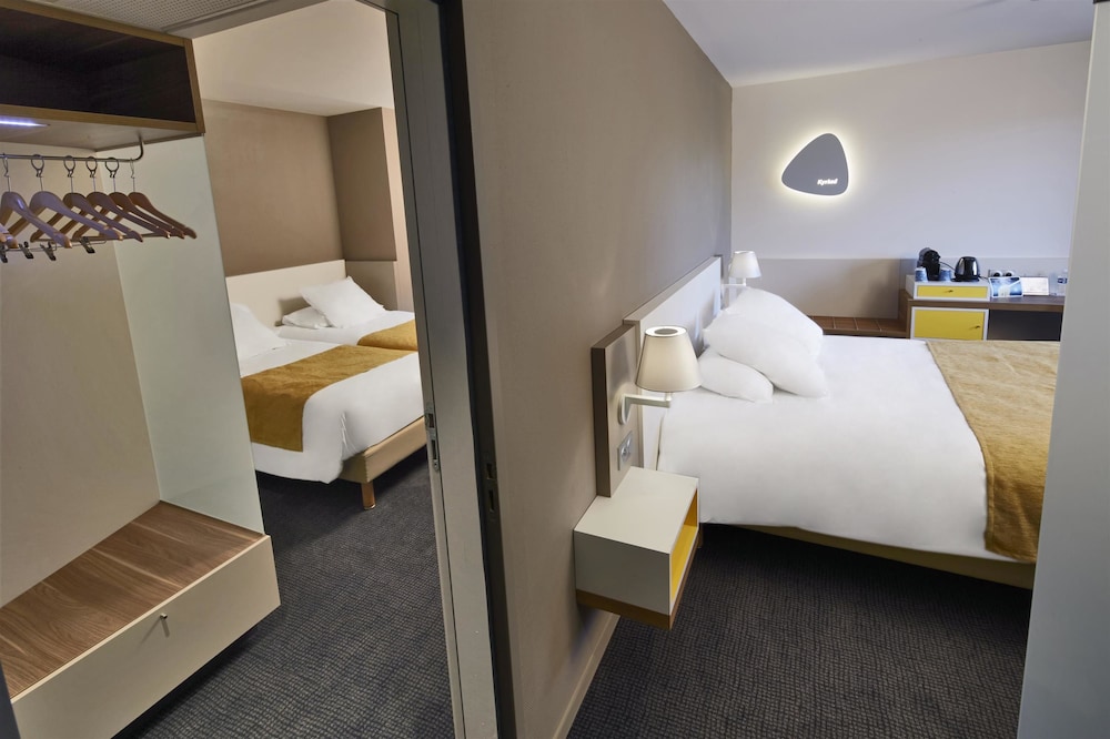 Standard Room, Multiple Beds photo 3
