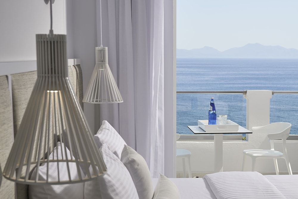 Premium Suite, Sea View (Junior) photo 2