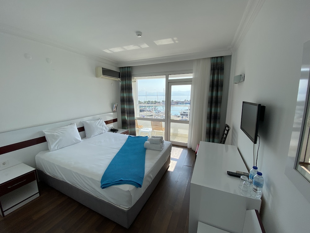 Standard Room, 1 Double or 2 Twin Beds, Balcony, Sea View photo 1