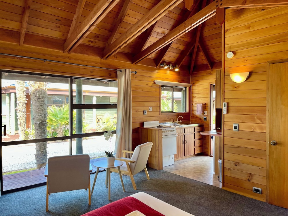 Deluxe Cabin, 1 King Bed, Garden View photo 3