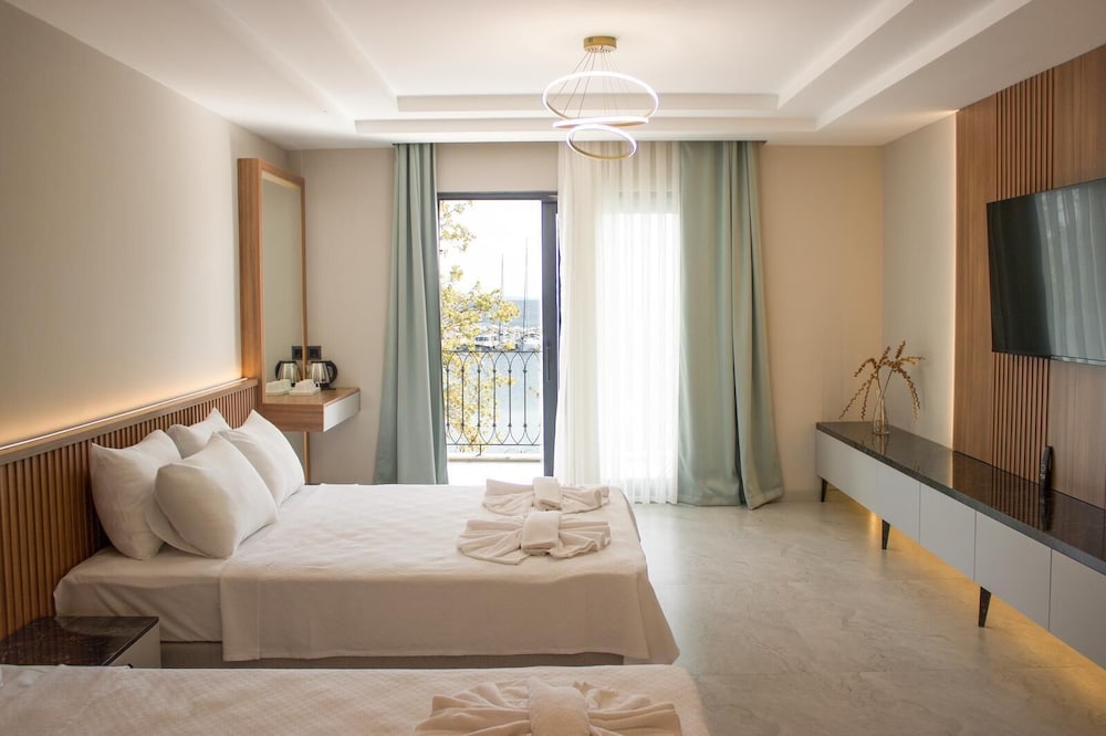 Standard Triple Room, Balcony, Marina View