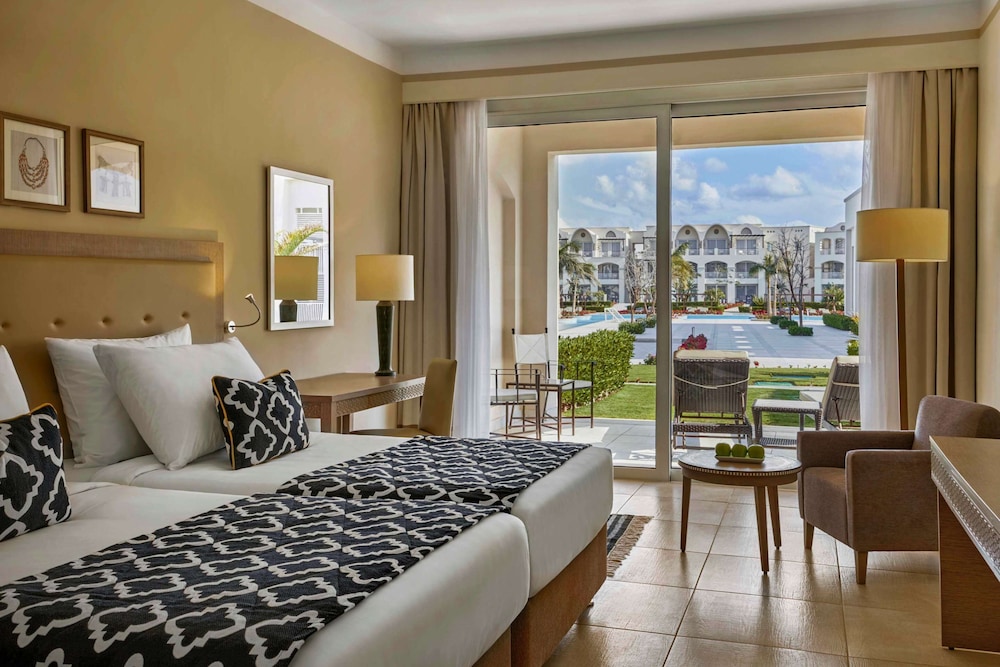 Superior Room, Pool View (Queen Or Twin Beds) - Photo 4