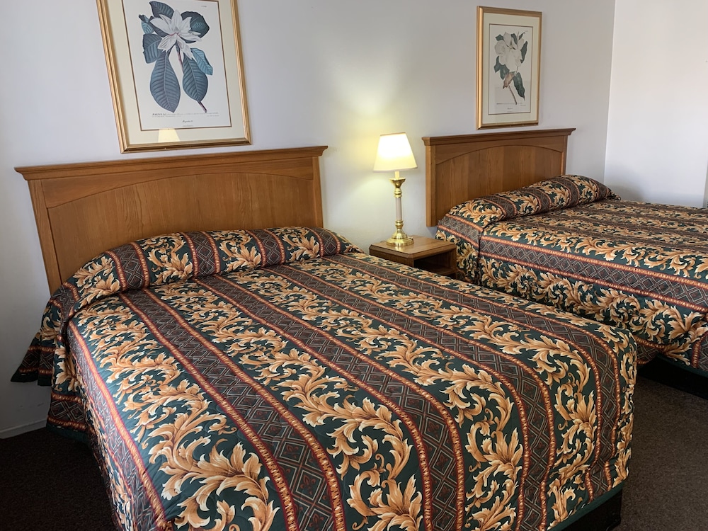 Standard Room, 2 Queen Beds - Ground Floor photo 2